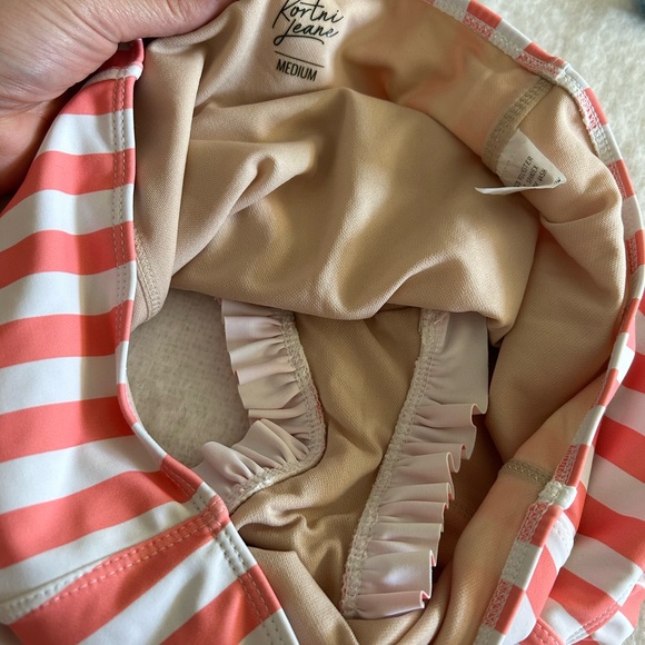 Medium KJ peach stripe ruffle bottoms - Picture 4 of 4